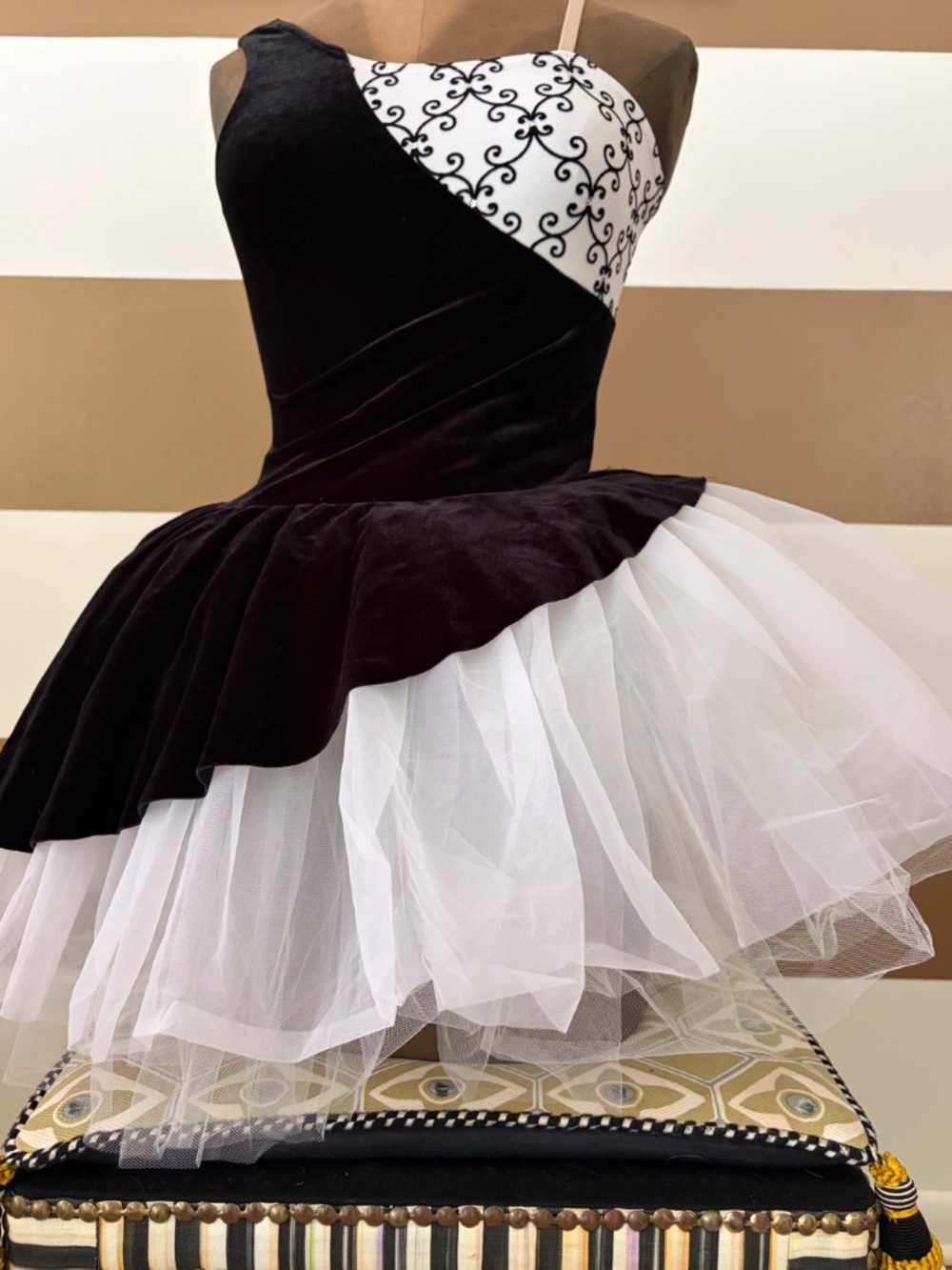 🖤 Luxury Asymmetrical Black Velvet Ballet Tulle with Arm Puffs & Rhinestones - Picture 13 of 15